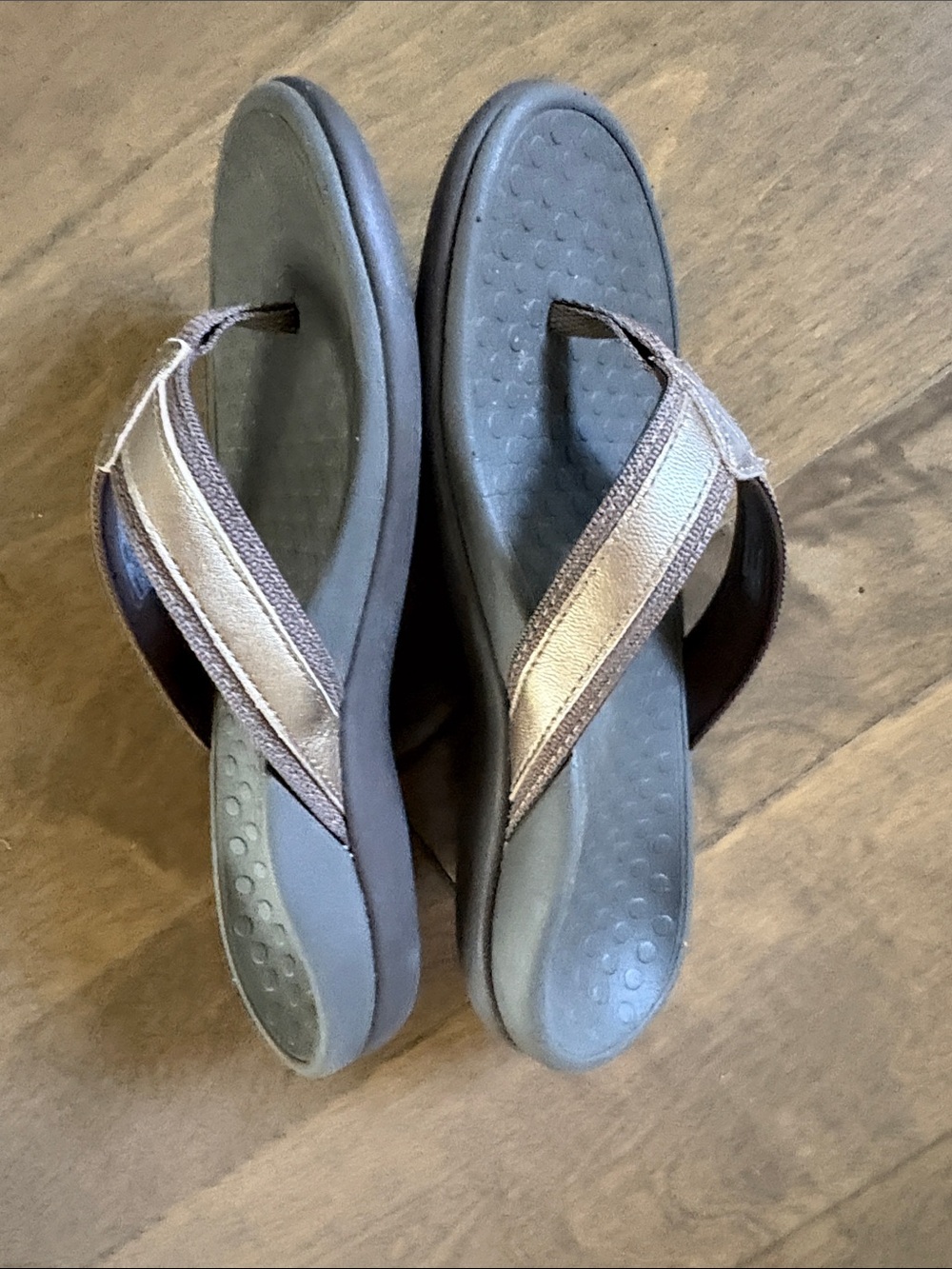 Vionic Tide Flip Flop Sandals with Bronze Straps Women’s Size 5 - Picture 3 of 7